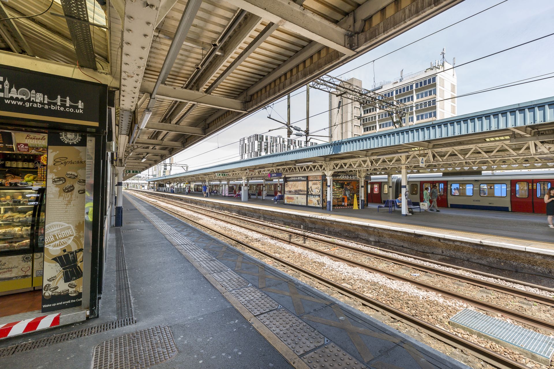  66cf3ec19bcd6 66cf3ec19bcd7930 Barking Barking (station) London Station.jpg