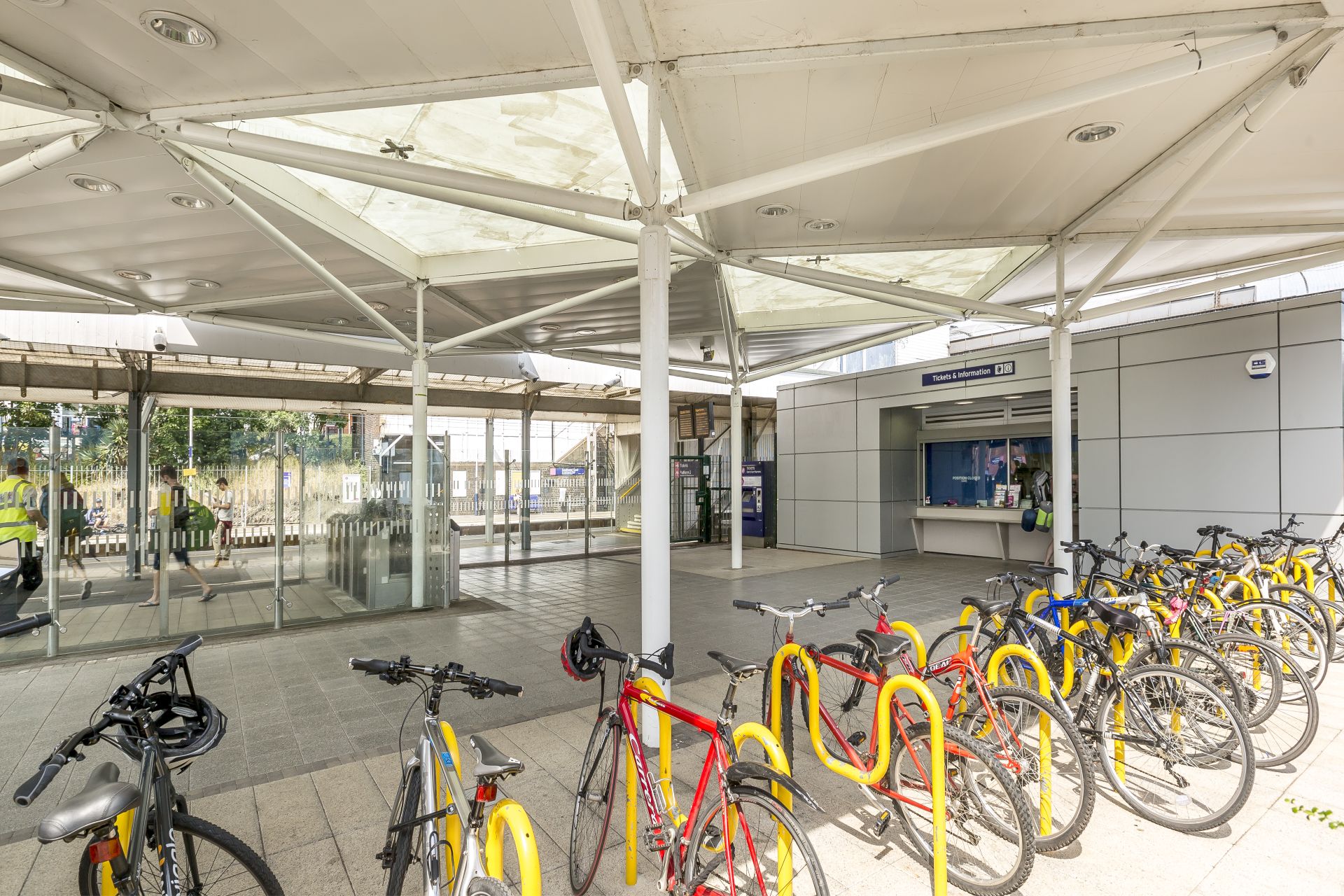  66cf42ea44ebb 66cf42ea44ebd1120 Essex Southend On Sea Southend (east) Southend East (station) Station.jpg